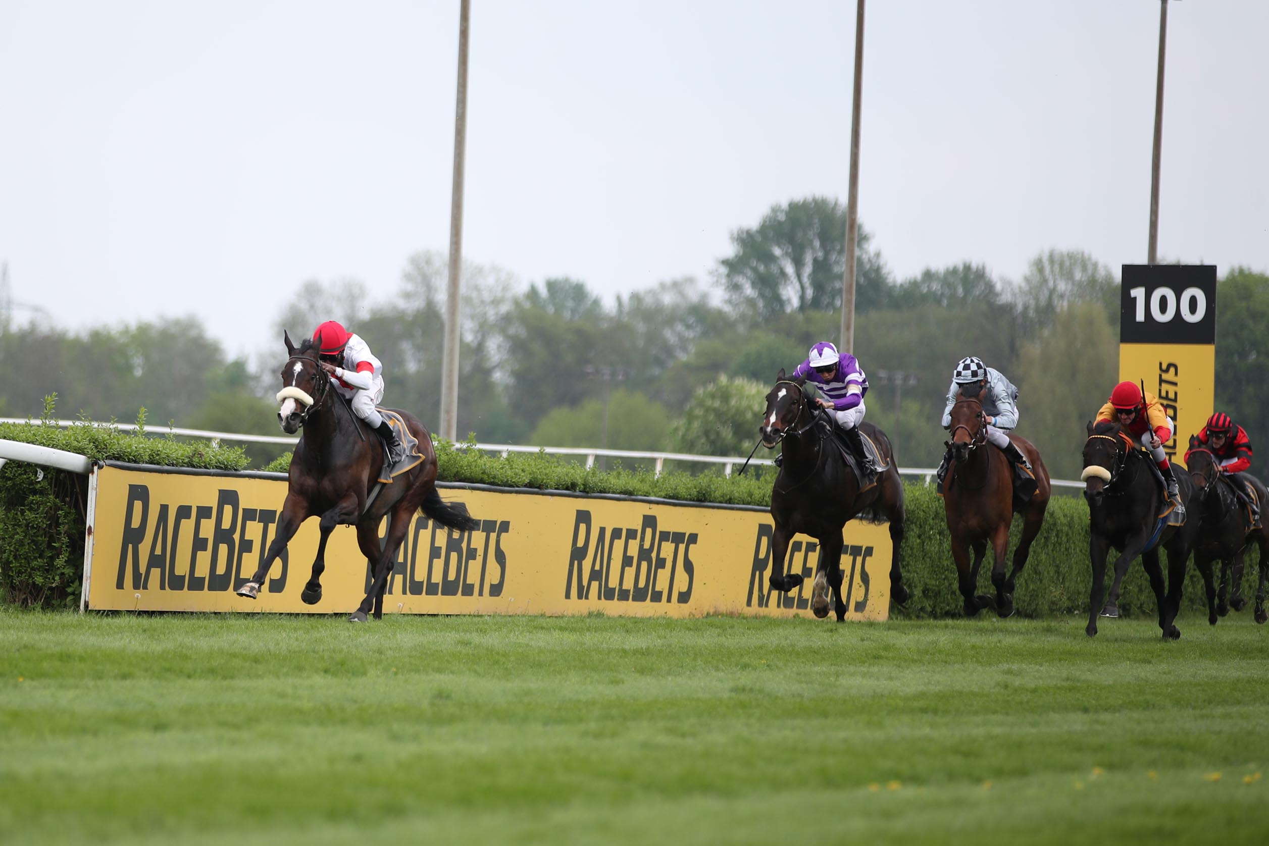 Liberty London siegt unter Eduardo Pedroza im Grand Prix Trial, L.
