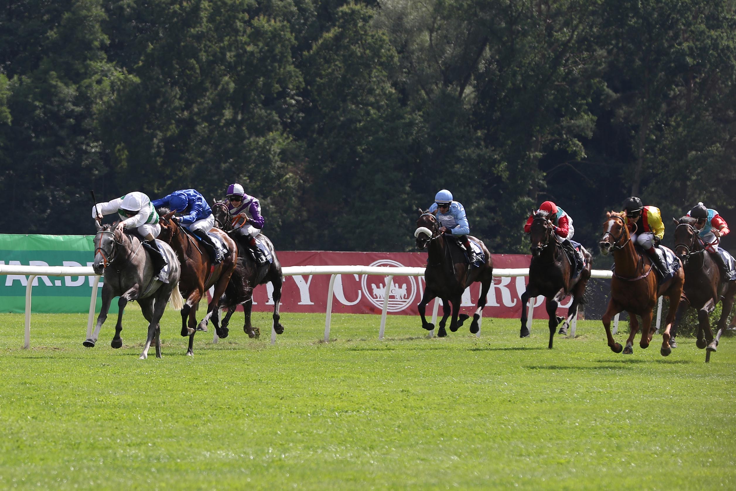 Alpinista siegt unter Luke Morris im Longines 131. Grosser Preis von Berlin, Gr.1