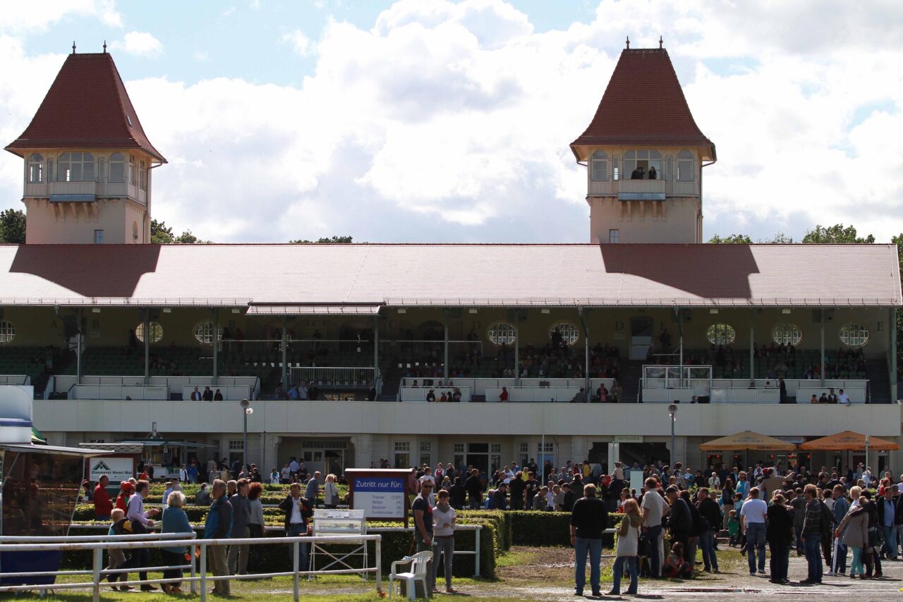 DOPPELPREMIERE IN LEIPZIG | Rennstall Grewe