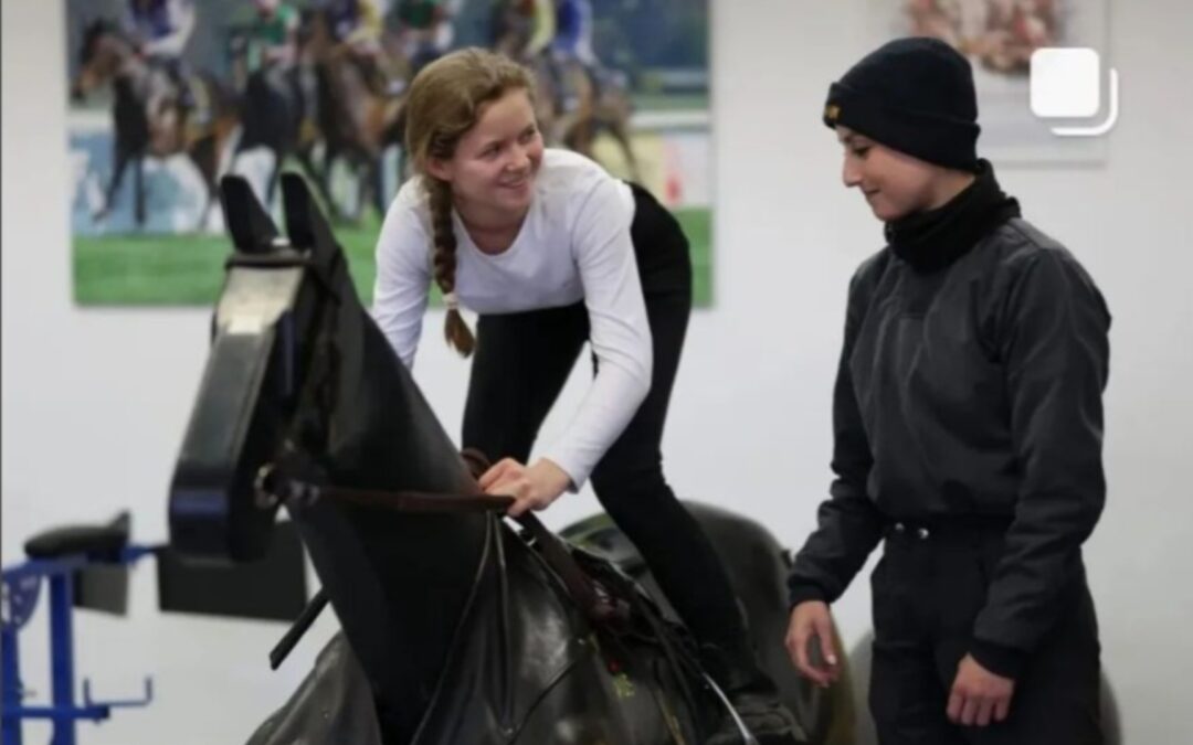 SCHON FEST IM SATTEL