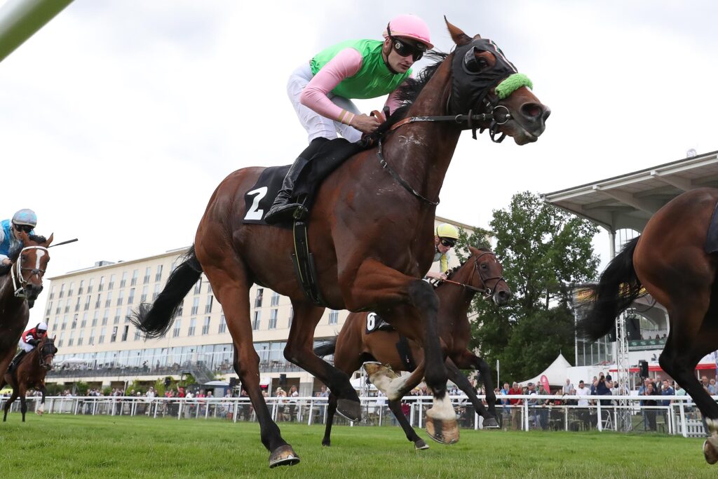 ZANDJAN GOES CHANTILLY