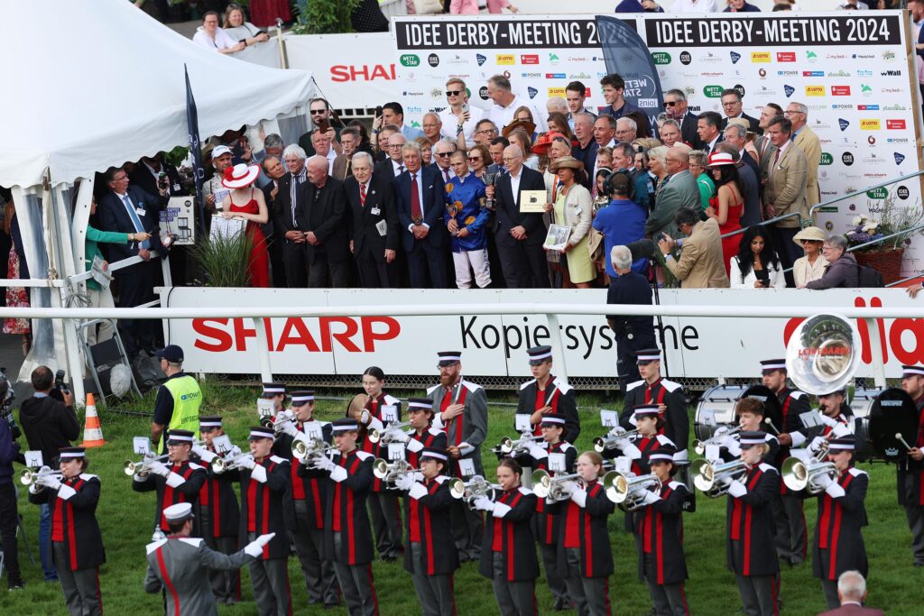 WEITER NEUN IM DERBY