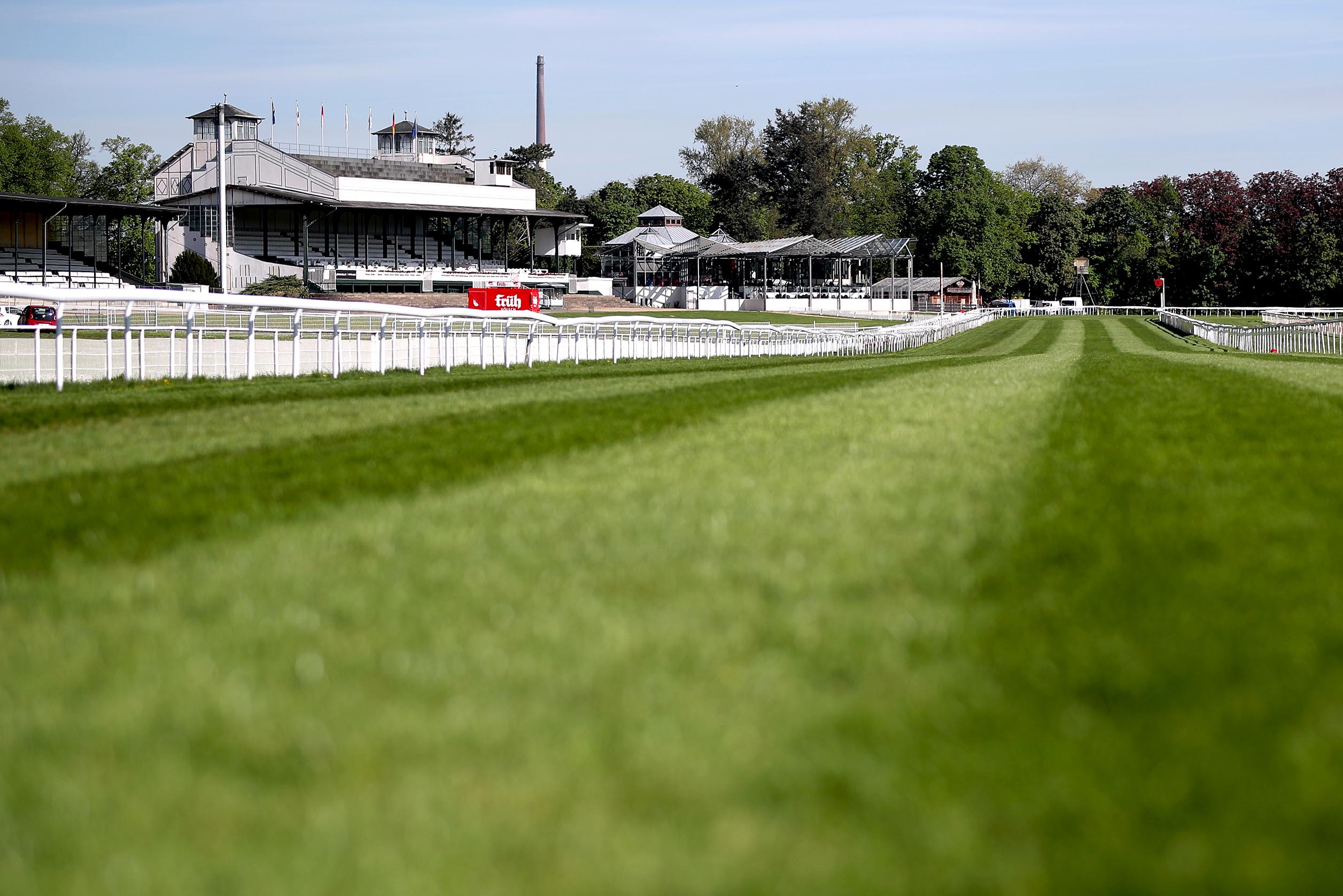 Blick auf das Geläuf der Zielgrade in Köln Weidenpesch