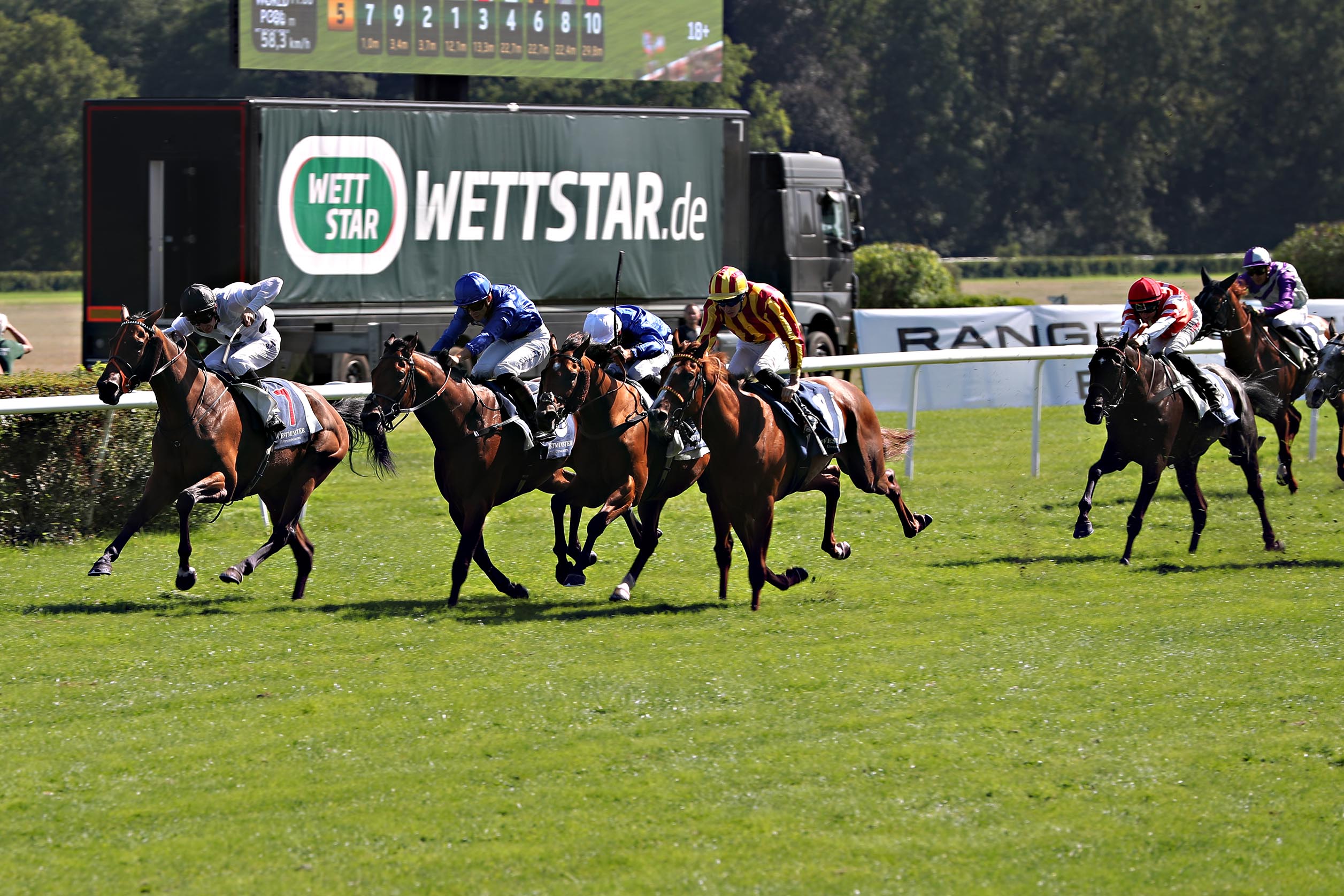 Tiffany siegt unter Luke Morris im Westminster 136. Grosser Preis von Berlin, Gr.1